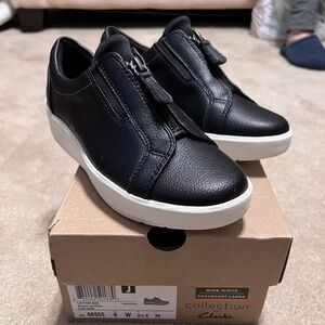 NWT Women’s Clark’s Layton Rae Sneaker in Black Size 6 Wide